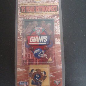 Pinnacle - NY Giants 75 Year Retrospect Commemorative Trading Card and Pin Set